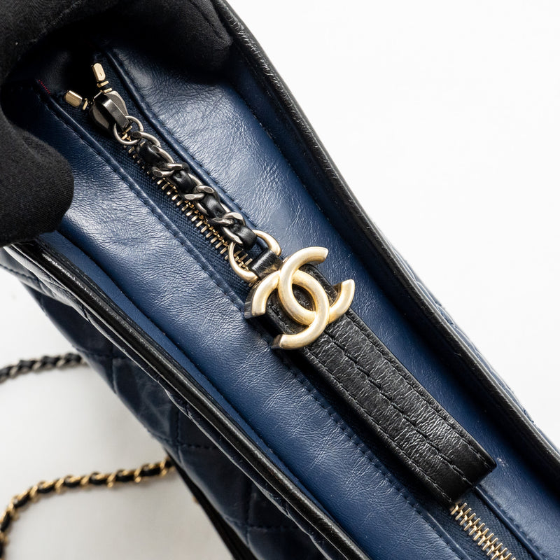 Chanel Gabrielle Hobo Bag Aged Calfskin Navy/Black Multicoloured Hardware