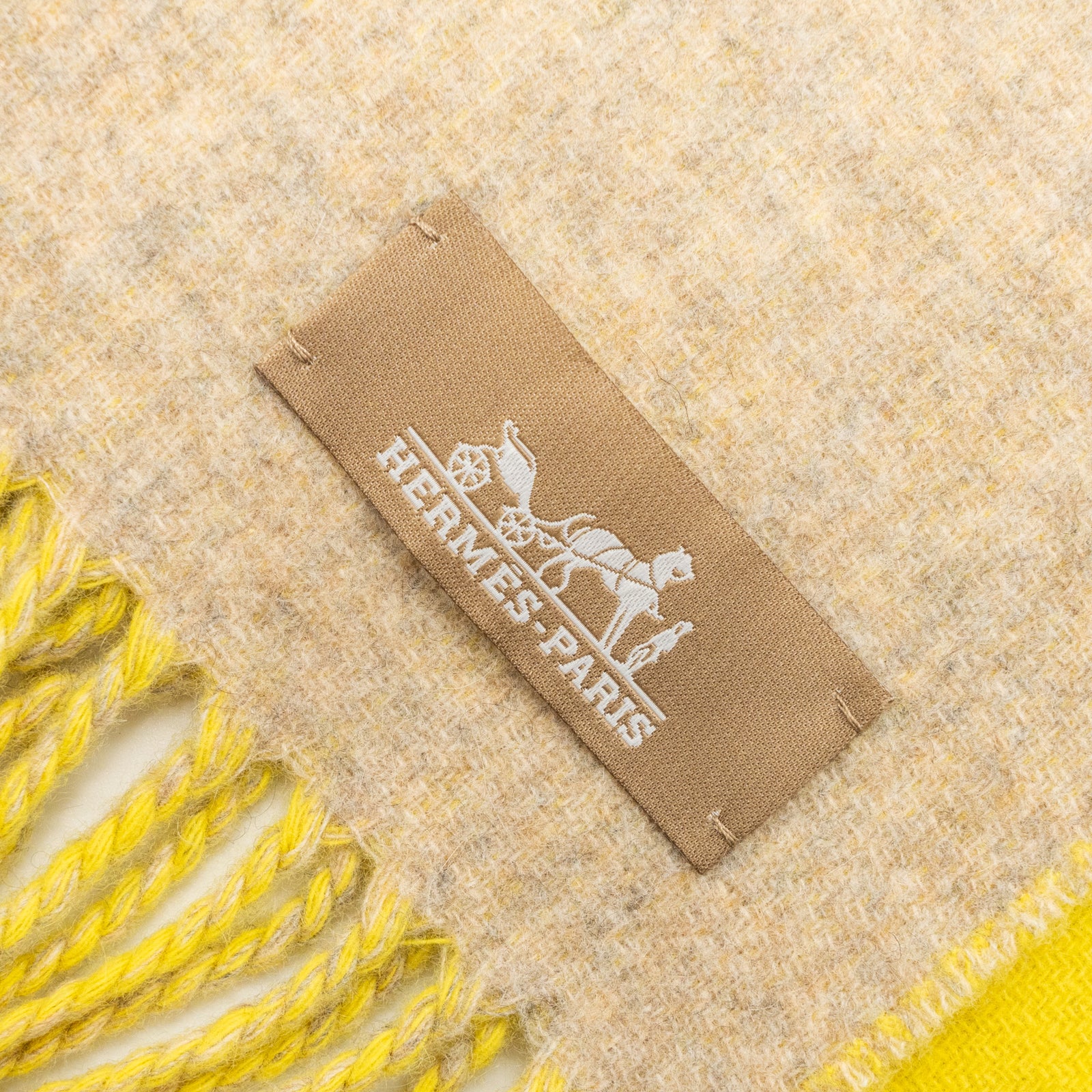 Hermes Casaque Grand Mors Muffler Cashmere Beige Chine&frasl;Jaune
