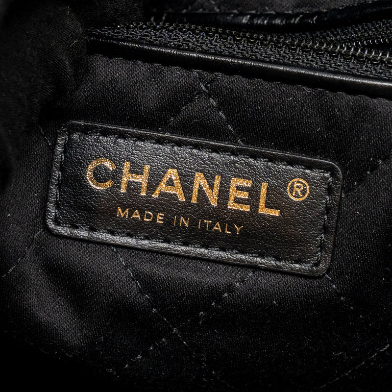 Chanel Medium 22 bag Calfskin black GHW (microchip)