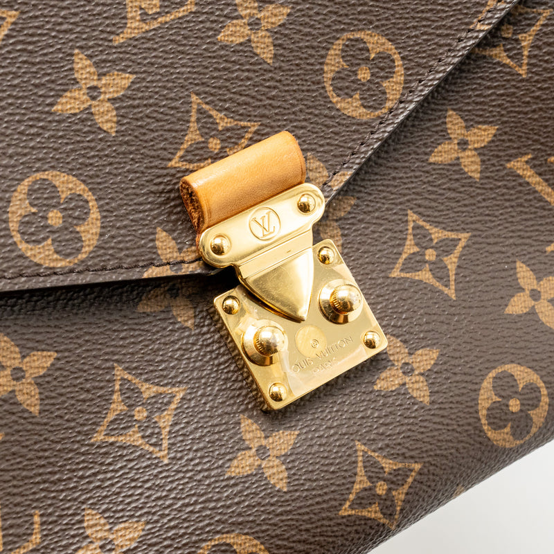 LOUIS VUITTON Pochette Métis Monogram Canvas GHW