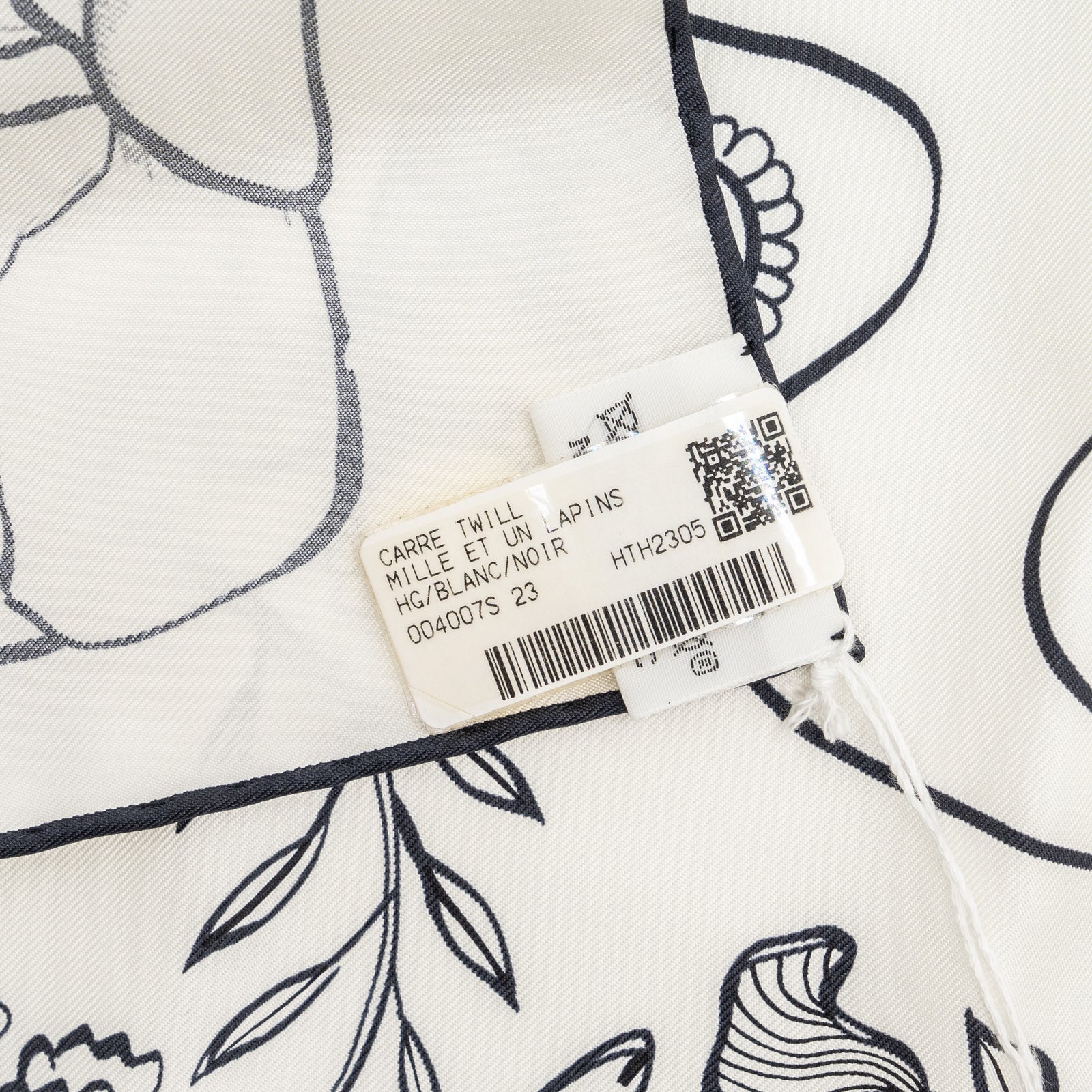 ひ*り様 HERMES ブラック ホワイト スヌード　アンゴラ Hermes 90CM silk scarf Mille Et Un Lapins white / black