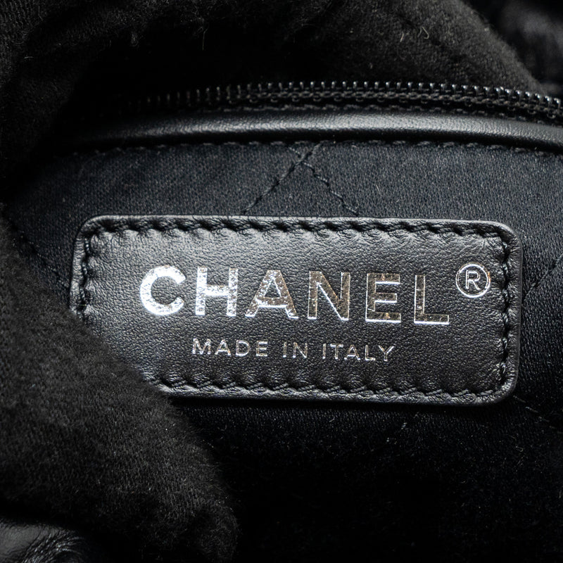 Chanel 22 backpack calfskin so black / black hardware (microchip)