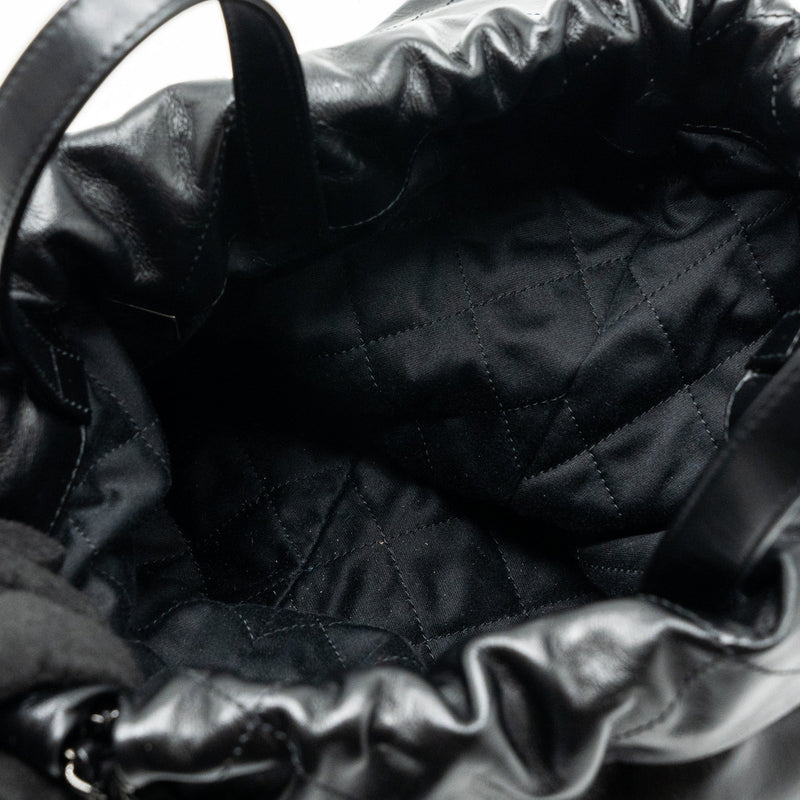 Chanel 22 backpack calfskin so black / black hardware (microchip)