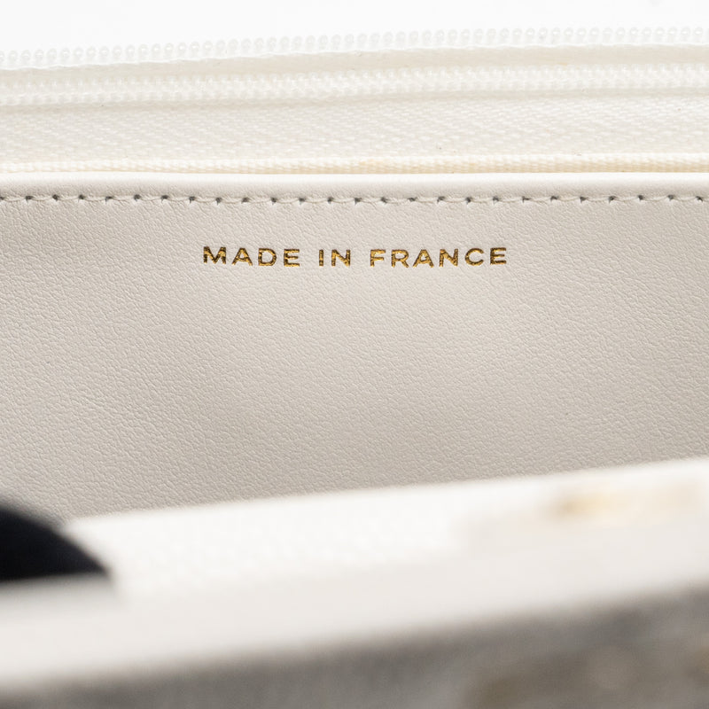 CHANEL classic wallet on chain caviar white LGHW (Microchip)