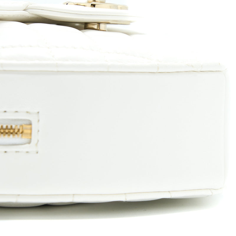 Chanel 22s Heart Bag Lambskin White LGHW (Microchip)