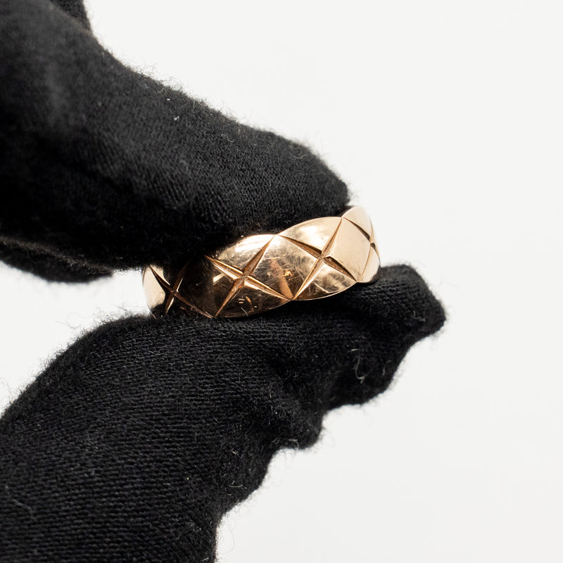 Chanel size 53 coco crush ring small version quilted motif beige gold