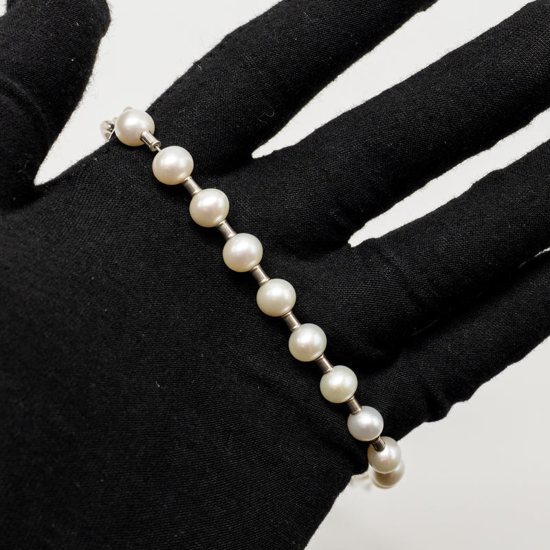 Tiffany Hardware Size Medium 7-8mm Pearl Lock Bracelet in Silver