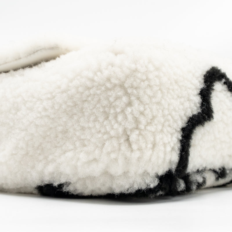 Chanel 22A Fluffy camellia flap bag shearling white SHW (microchip)