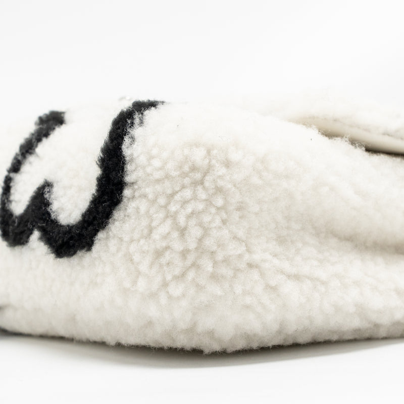 Chanel 22A Fluffy camellia flap bag shearling white SHW (microchip)