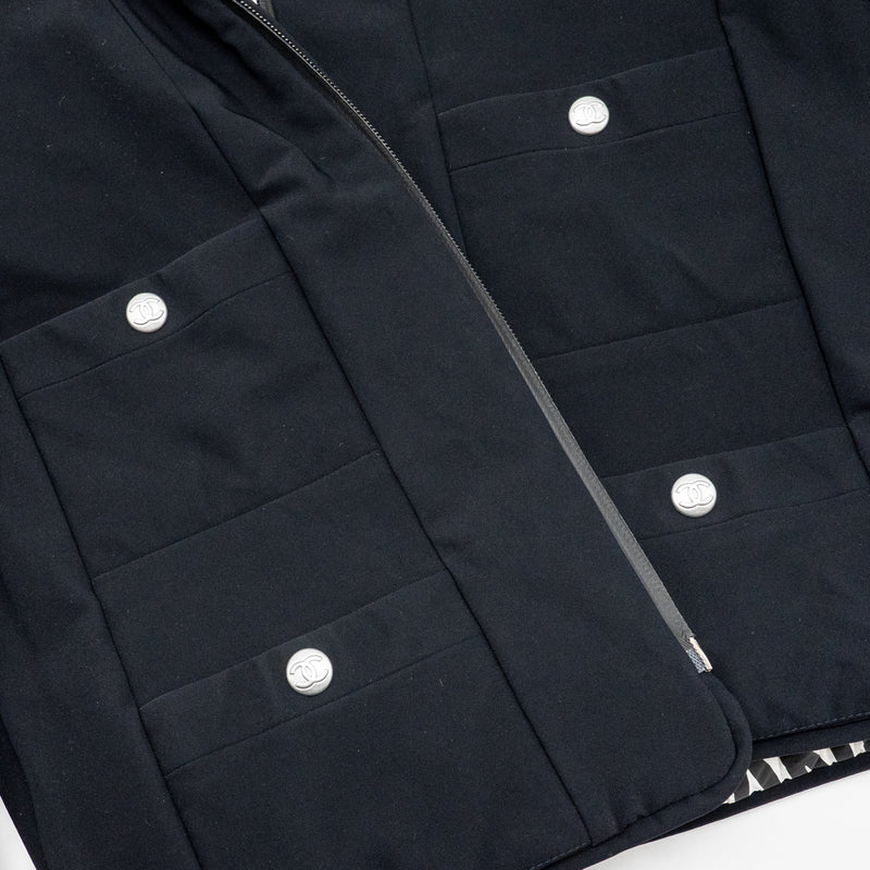 Chanel Size 34 21N Coco Neige Reversible Down Jacket Polyester White / Black