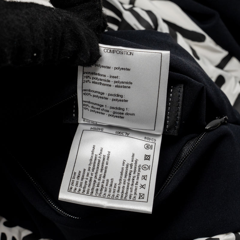 Chanel Size 34 21N Coco Neige Reversible Down Jacket Polyester White / Black