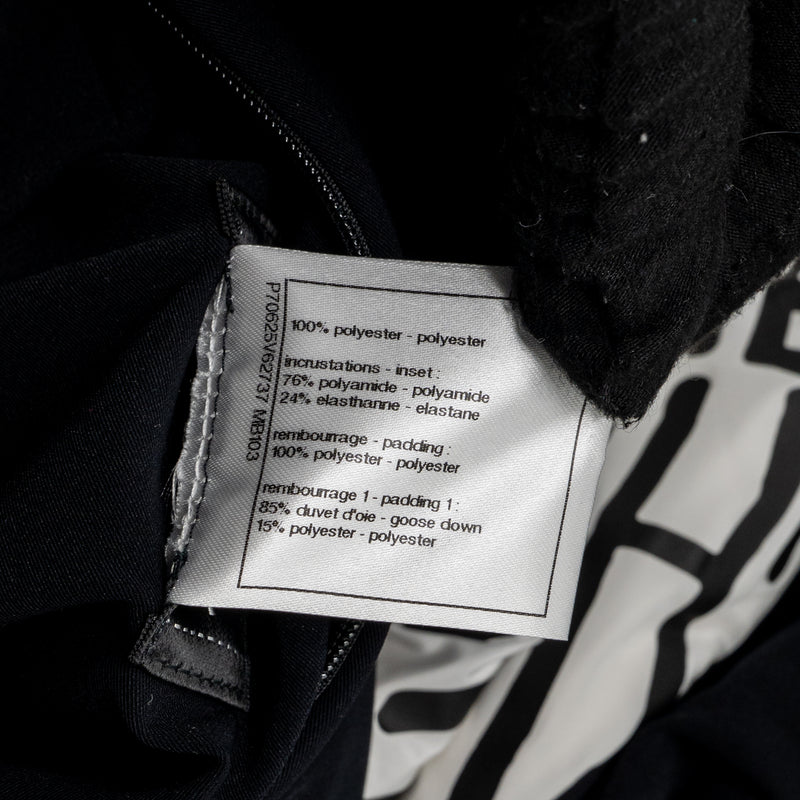 Chanel Size 34 21N Coco Neige Reversible Down Jacket Polyester White / Black