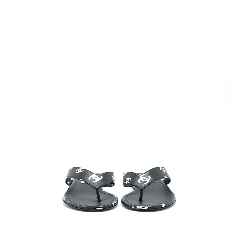 Chanel Size 35 22S CC Logo Flip Flops Printed Lambskin Black/White