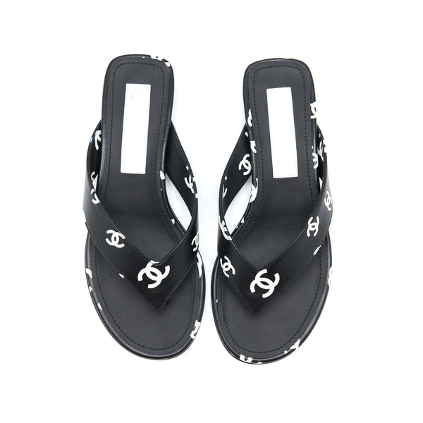 Chanel Size 35 22S CC Logo Flip Flops Printed Lambskin Black/White