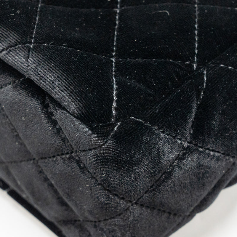 Chanel 23b Hobo Bag Velvet black GHW (microchip)