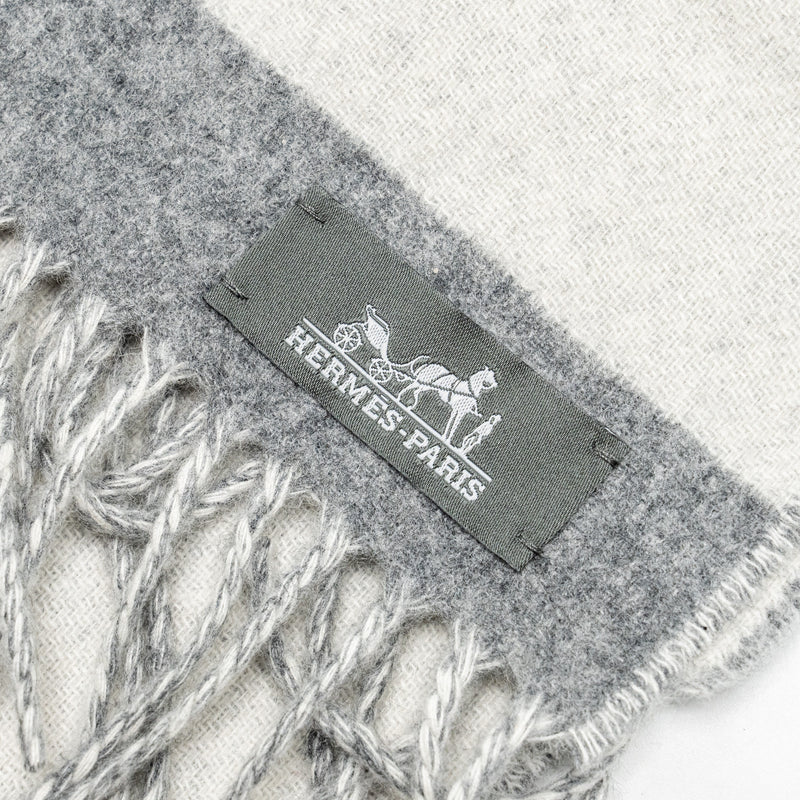 Hermes Casque Love Story Muffler Cashmere Gris Clair/ Ivoire