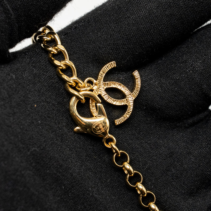 CHANEL Gold Letter Chain Belt - Gold CHANEL - BELT GOLD-TONE CHAIN WITH CHANEL LETTERING CHARM  main image 4