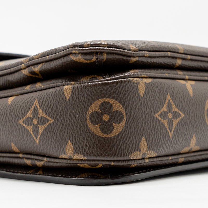 LOUIS VUITTON Pochette Métis Monogram Canvas GHW
