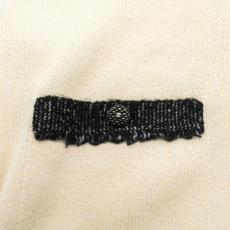 Chanel Size 40 CC Logo Button Cardigan Cashmere White/Black