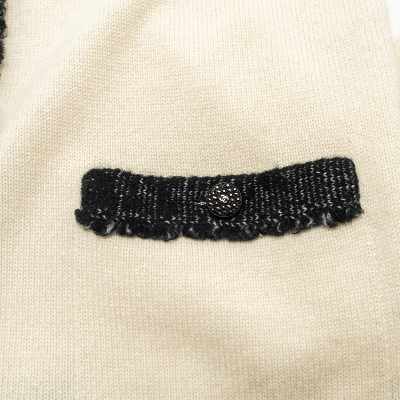 Chanel Size 40 CC Logo Button Cardigan Cashmere White/Black