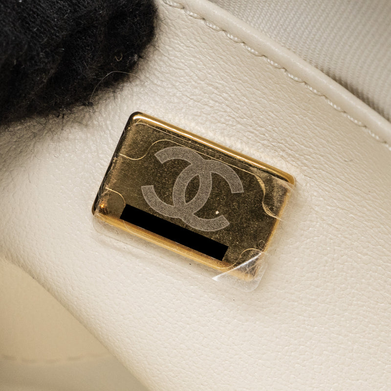 Chanel 22S heart bag lambskin white LGHW (microchip)