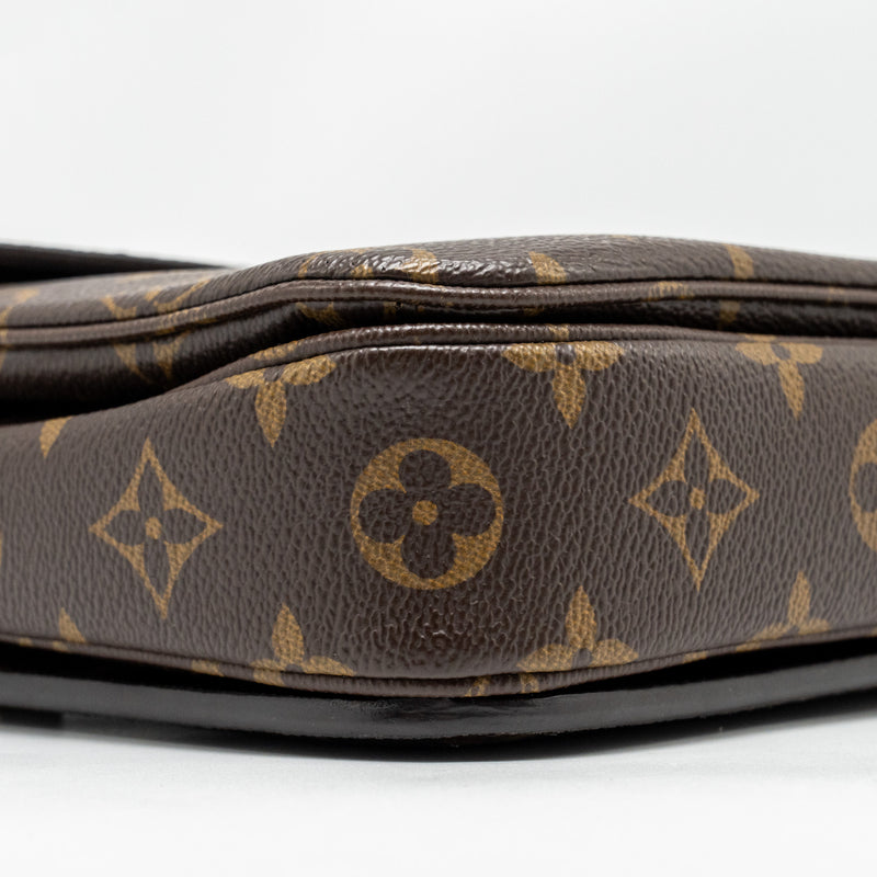 LOUIS VUITTON Pochette Metis Monogram Canvas GHW