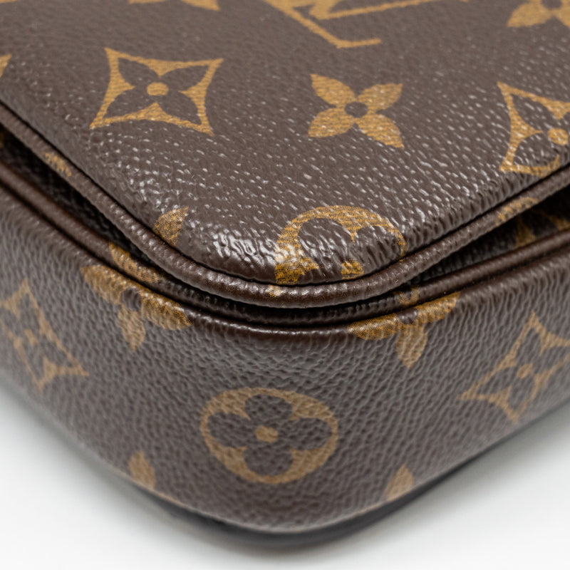 LOUIS VUITTON Pochette Metis Monogram Canvas GHW