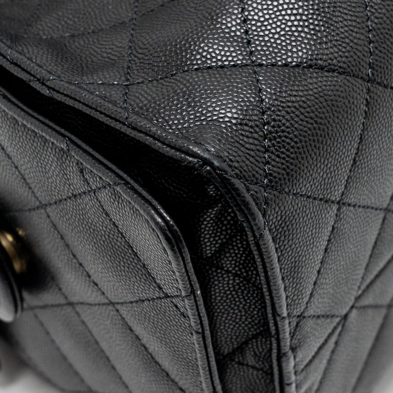 Chanel 25 medium caviar black GHW (microchip)