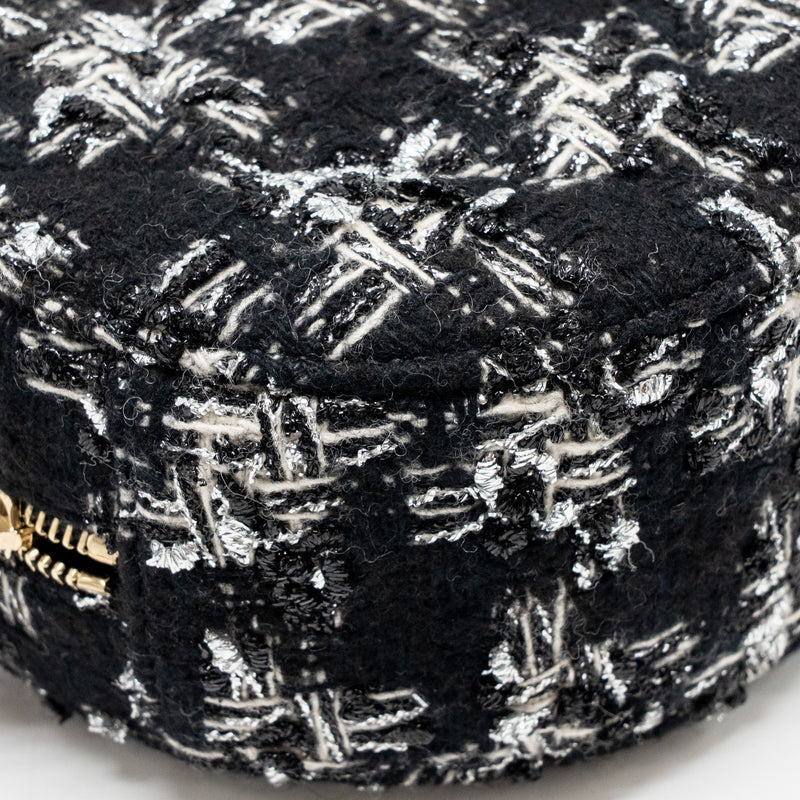 Chanel 19 round clutch with chain tweed multicolour GHW