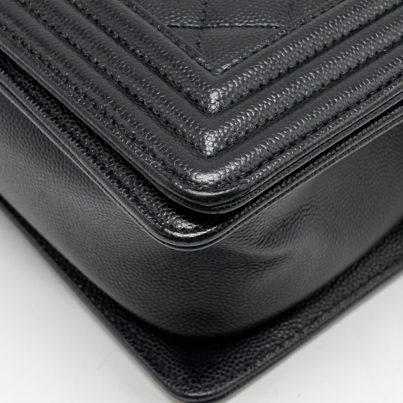 Chanel Medium Boy Bag Caviar black ruthenium silver hardware