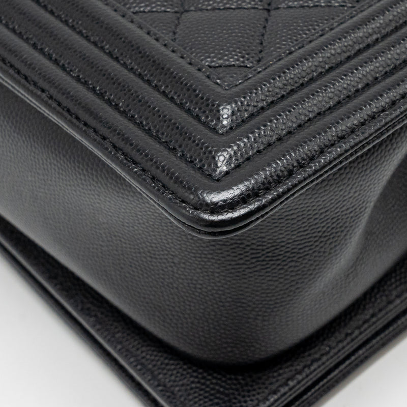 Chanel Medium Boy Bag Caviar black ruthenium silver hardware