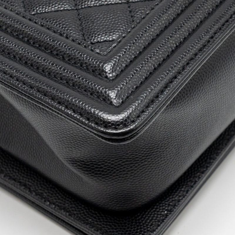 Chanel Medium Boy Bag Caviar black ruthenium silver hardware