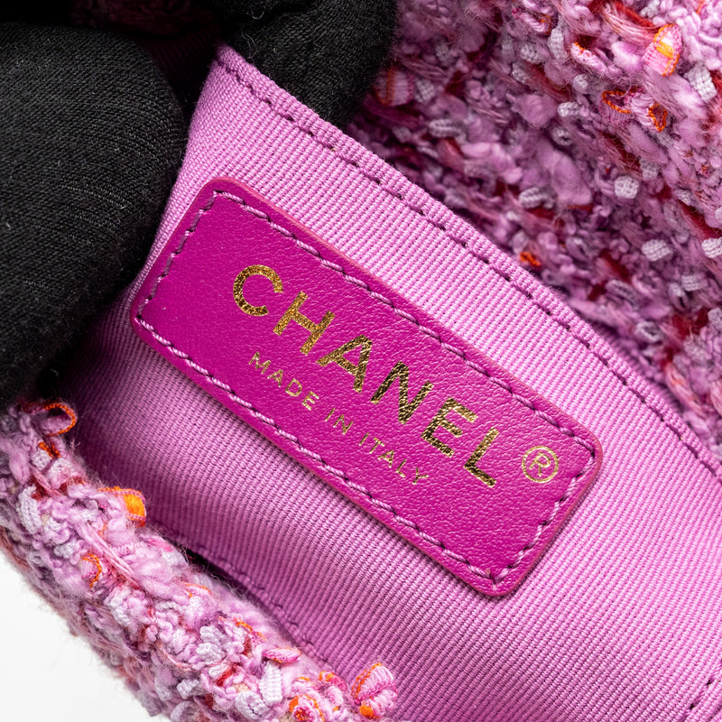 Chanel 22P mini square Flap bag tweed pink GHW (Microchip)