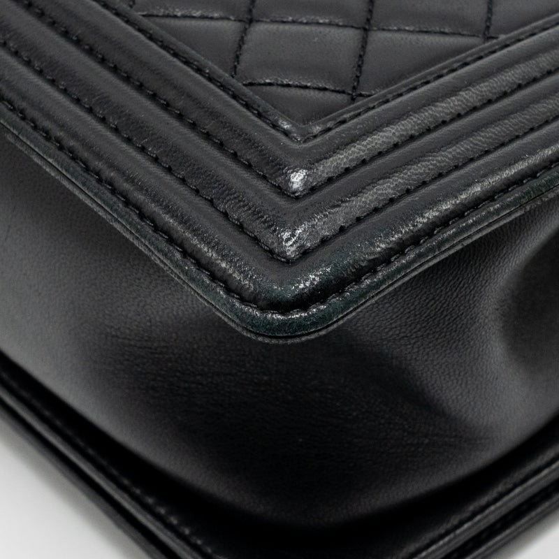 Chanel Medium Boy Bag LAMBSKIN Black GHW