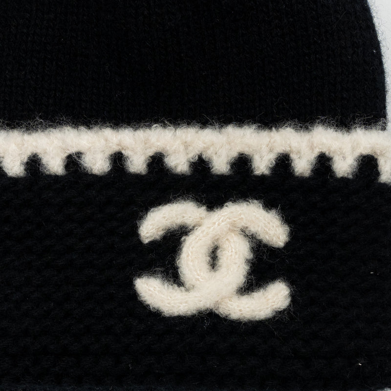 Chanel 23A cashmere beanie / hat black / white