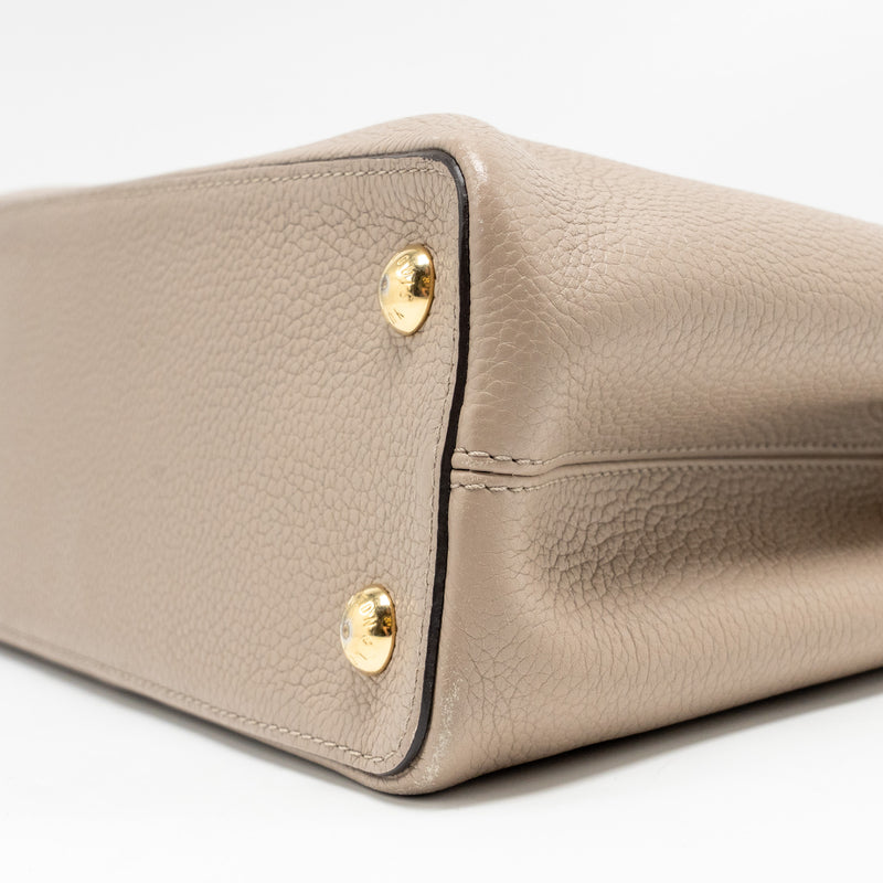 Louis Vuitton Capucines MM Taurillon Leather Light Grey GHW