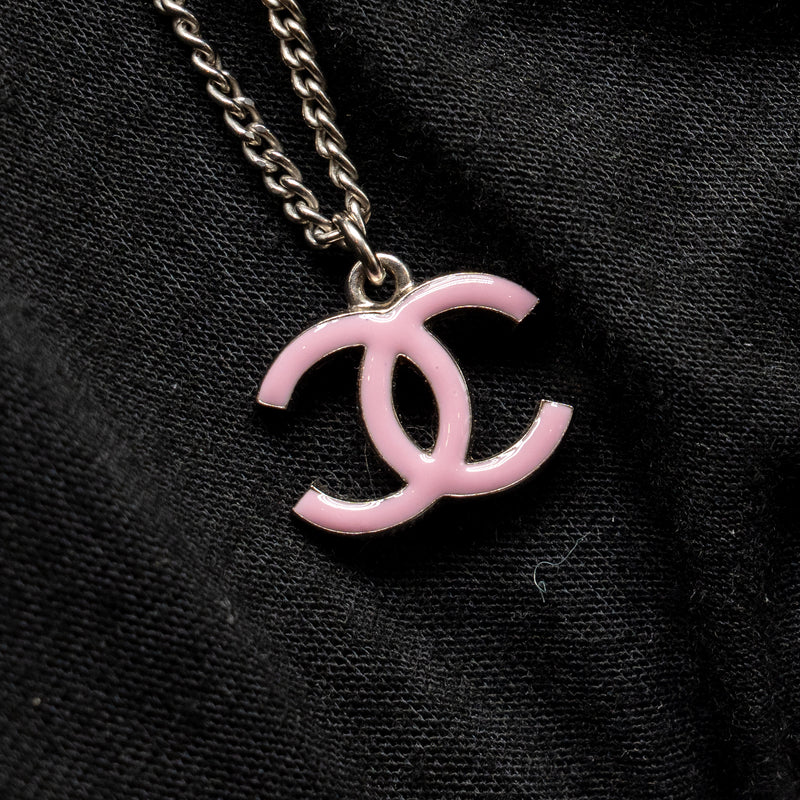 Chanel CC logo necklace pink / silver tone