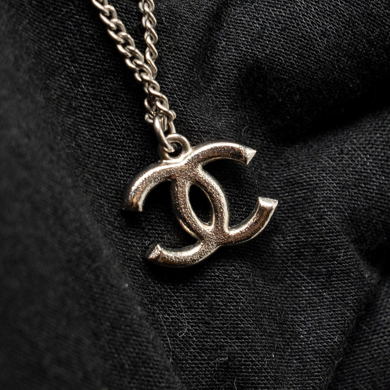 Chanel CC logo necklace pink / silver tone