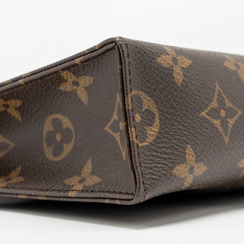 Louis Vuitton Toiletry Pochette 26 Monogram Canvas GHW