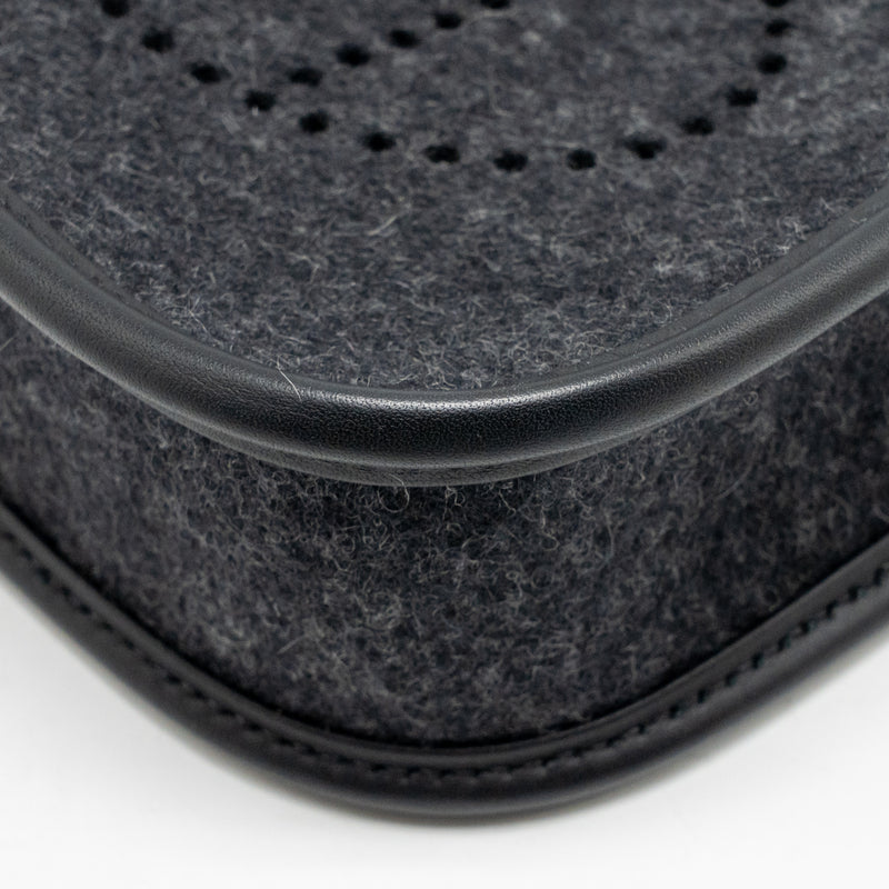 Hermes Mini Evelyne Feutre/Swift/Sangle Wool Graphite/Black SHW Stamp U