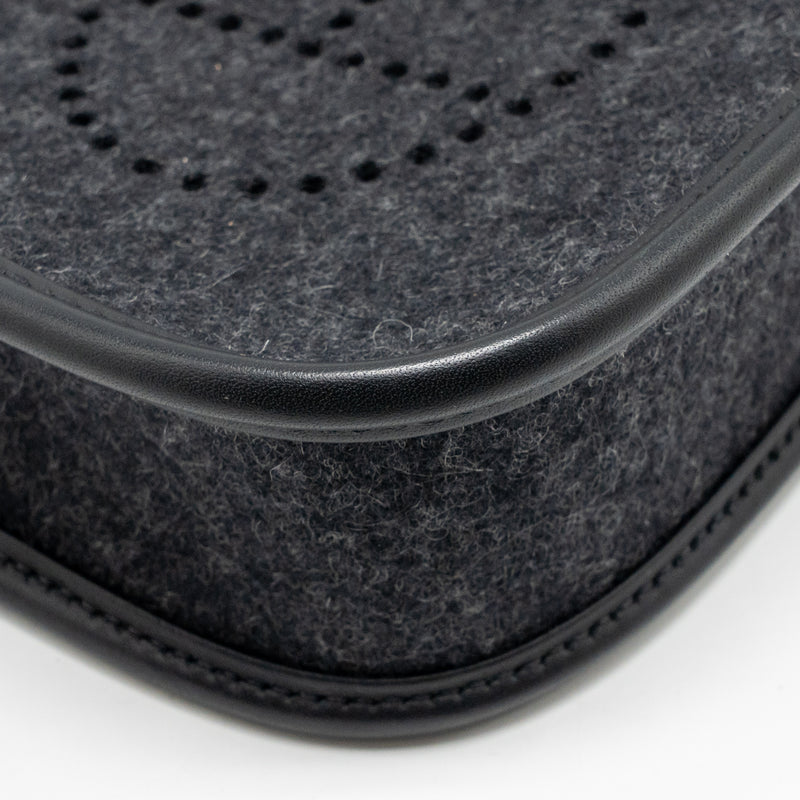 Hermes Mini Evelyne Feutre/Swift/Sangle Wool Graphite/Black SHW Stamp U