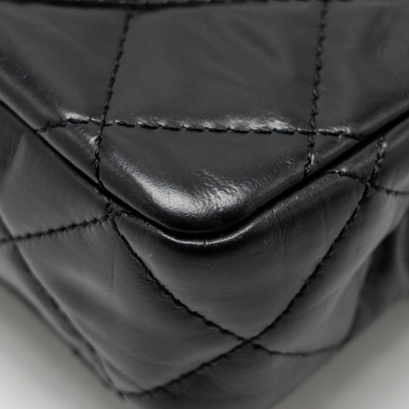 Chanel 23A quilted flap clutch calfskin black LGHW (microchip)