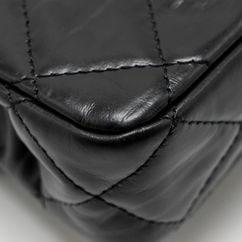 Chanel 23A quilted flap clutch calfskin black LGHW (microchip)