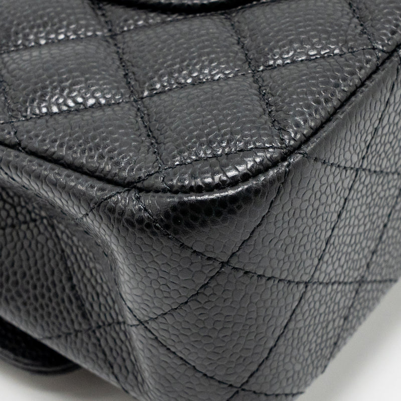 Chanel MEDIUM Classic Double Flap Bag Caviar Black GHW