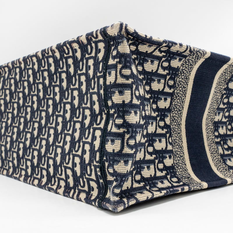 Dior Medium Book Tote Oblique Embroidery Ecru/Blue