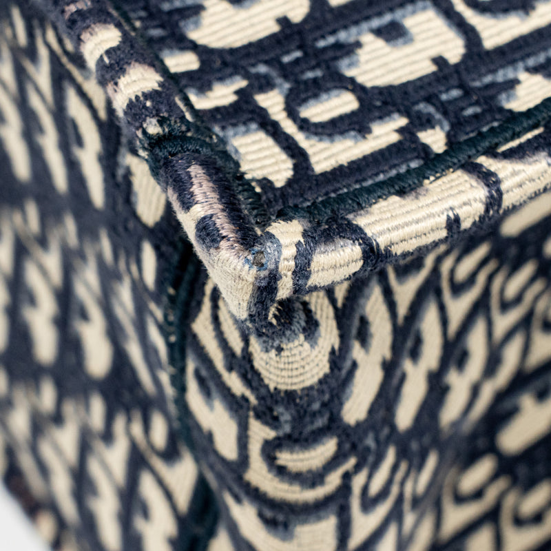 Dior Medium Book Tote Oblique Embroidery Ecru/Blue