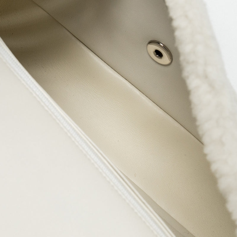 Chanel 22A Fluffy camellia flap bag shearling white SHW (microchip)