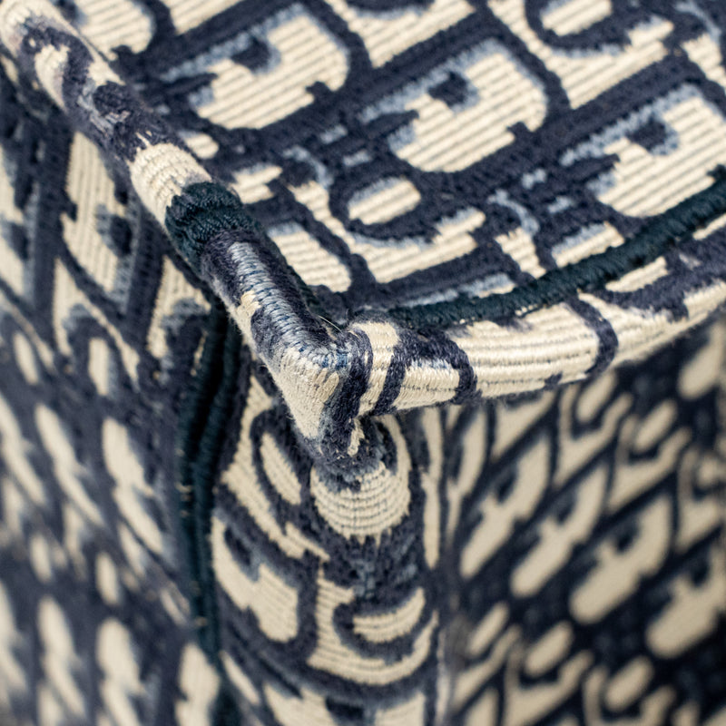 Dior Medium Book Tote Oblique Embroidery Ecru/Blue