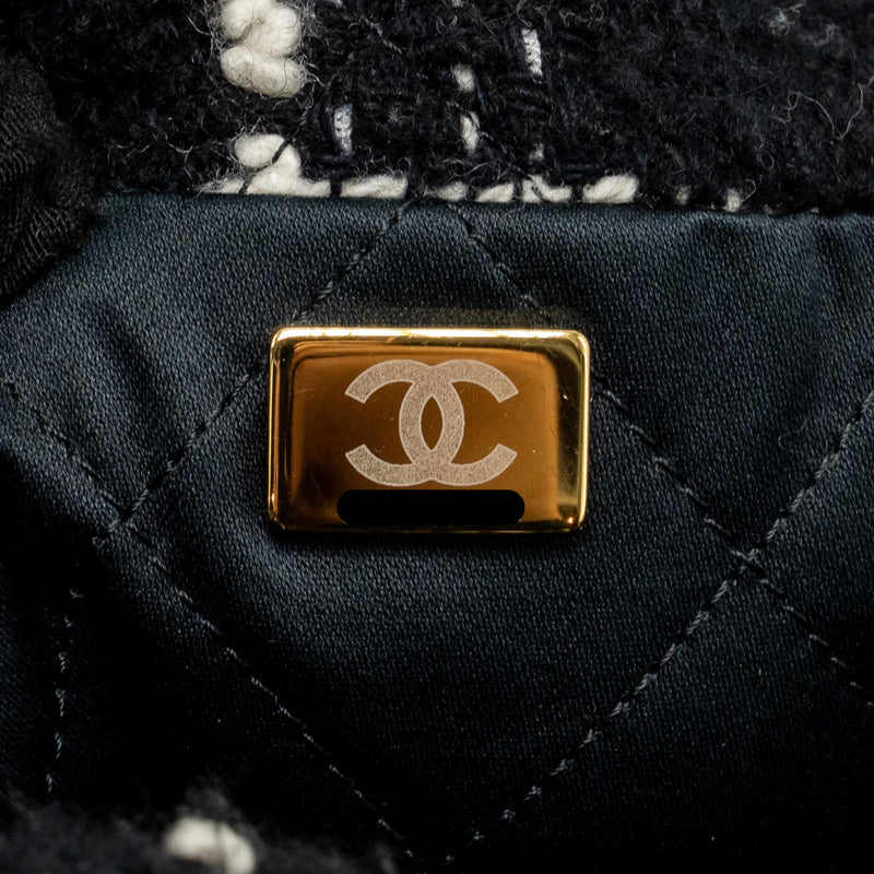 Chanel Medium 22 Bag Quilted Tweed Black / Multicolour GHW (Microchip)