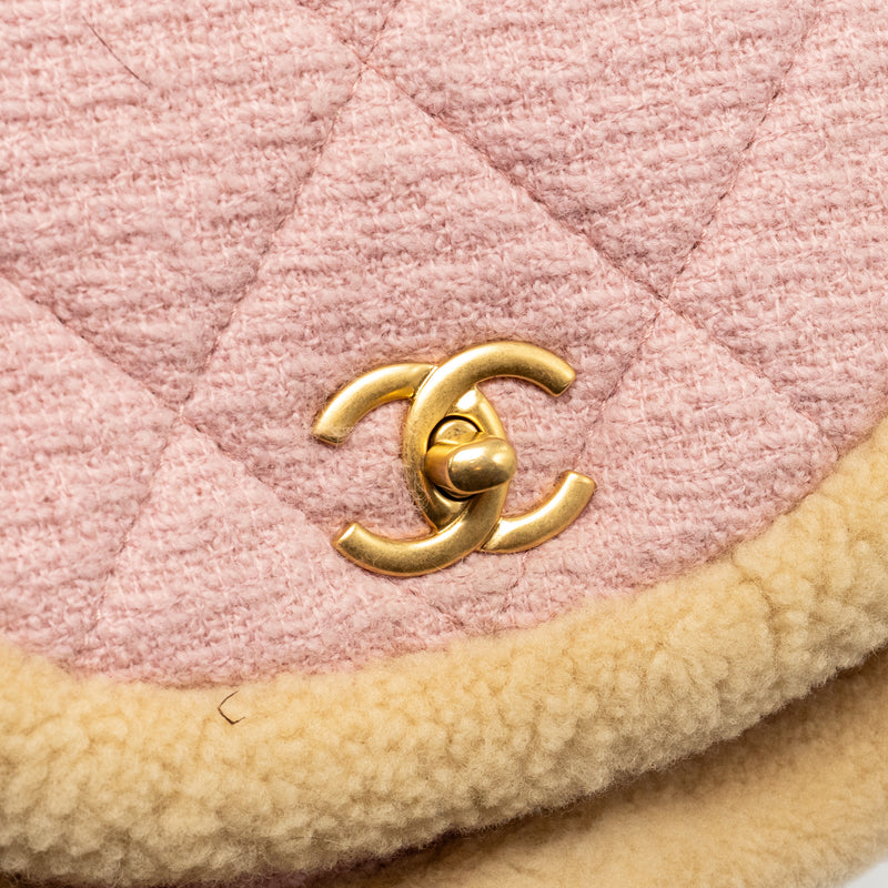 Chanel 22K Cozy Coco Round Flap Bag Tweed/Shearling Pink GHW (Microchip)